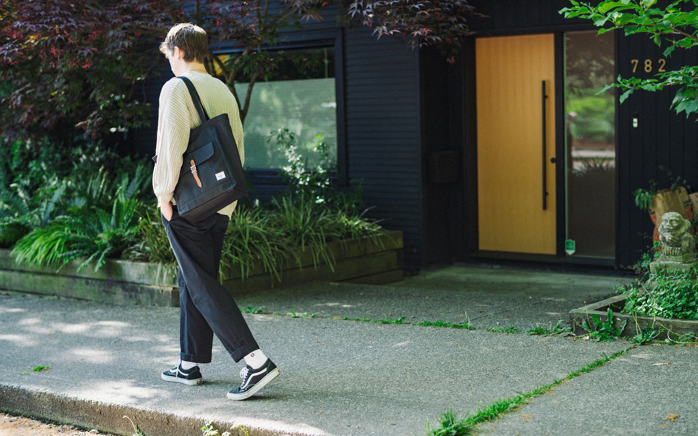 Herschel Retreat Tote in black, showcasing a clean, minimalist design with dual top handles, suitable for daily use or travel.