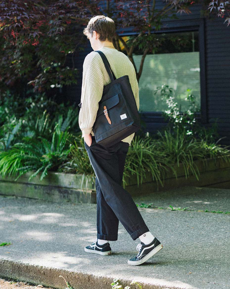 Herschel Retreat Tote bag in solid black, showing a clean lifestyle or studio product view for ecommerce.