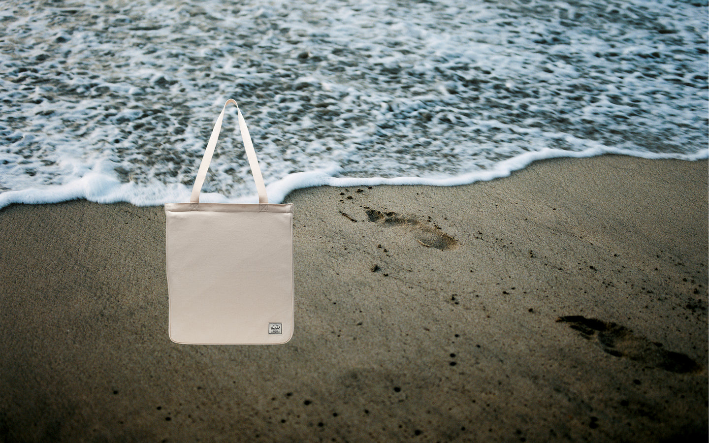 Herschel Supply Co. Inga Tote bag in Natural.